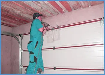 United Garage Door Streamwood, IL 630-999-8928 - door-maintaince-15-05m